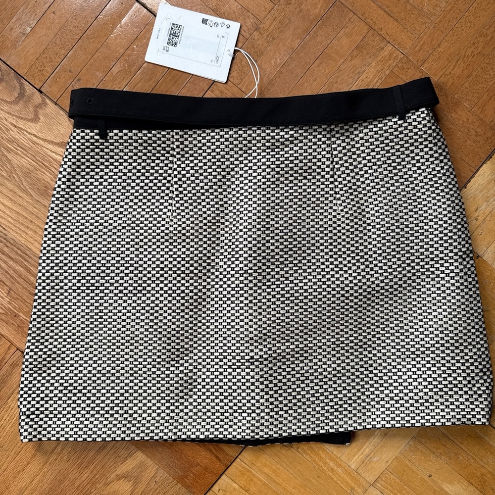 COS ATELIER THE BELTED RAFFIA MINI SKIRT - BEIGE / BLACK - Picture 3 of 5
